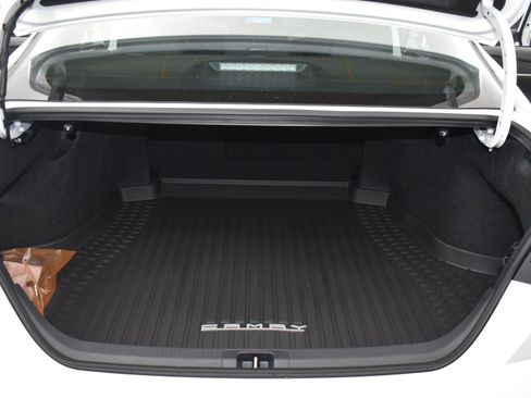 Used 2025 Toyota Camry SE image 21