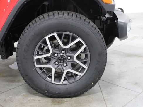 Used 2025 Jeep Wrangler Unlimited Sahara AWD/4WD image 13