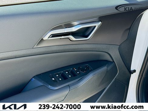 New 2026 Kia Sportage EX w/ EX Panorama Roof Package FWD image 19