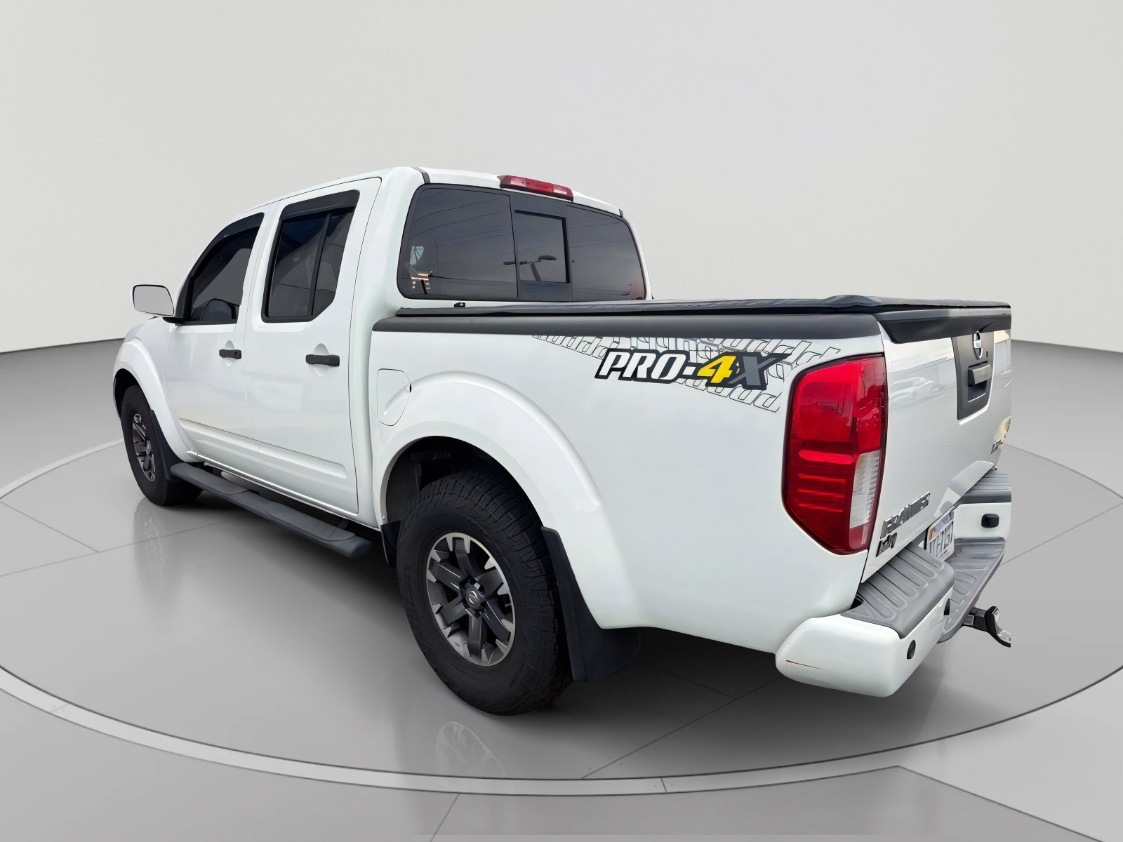 Used 2018 Nissan Frontier PRO-4X AWD/4WD image 2