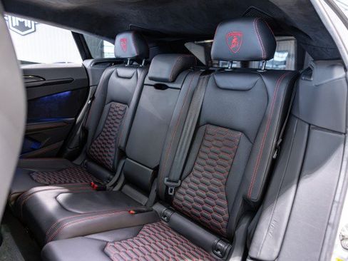 Used 2021 Lamborghini Urus AWD/4WD image 46
