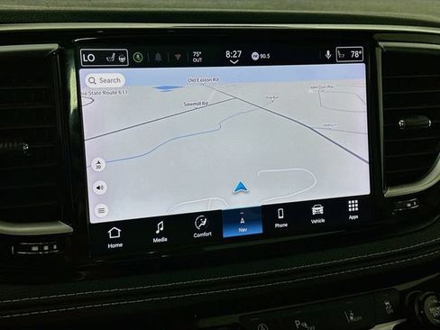 Used 2025 Chrysler Pacifica Limited FWD image 17