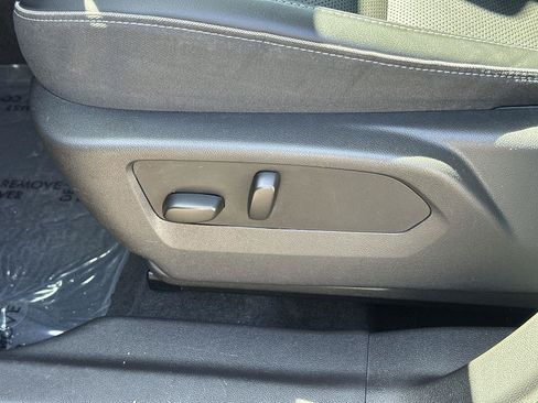 Used 2023 Buick Envision Essence FWD image 32