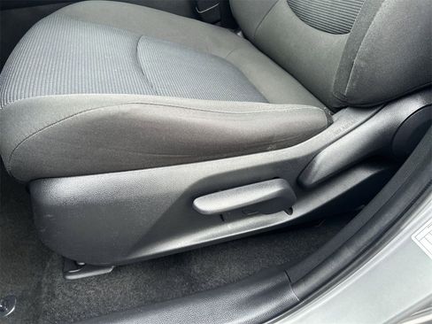 Used 2022 Toyota RAV4 LE image 18