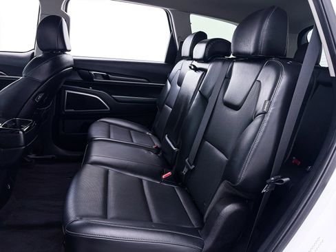 Certified 2025 Kia Telluride LX image 34