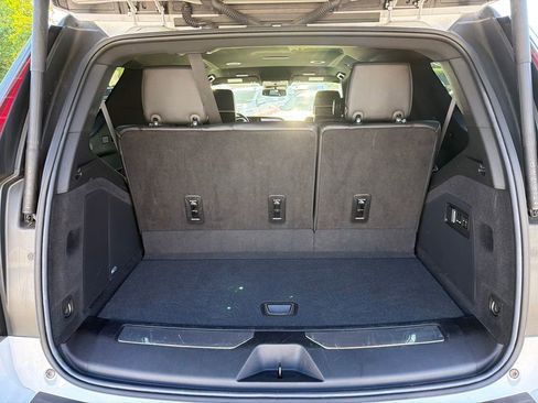 Used 2024 Cadillac Escalade Luxury RWD image 18