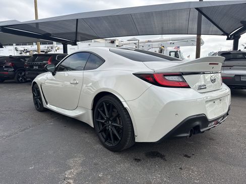 Used 2022 Toyota GR86 Premium image 3
