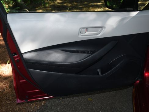 Certified 2024 Toyota Corolla LE image 9