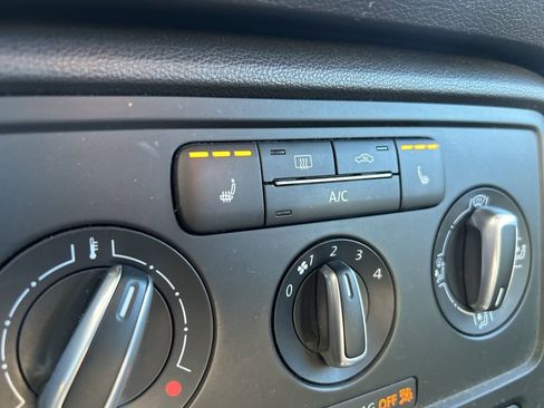 Used 2016 Volkswagen Beetle 1.8T SE image 25