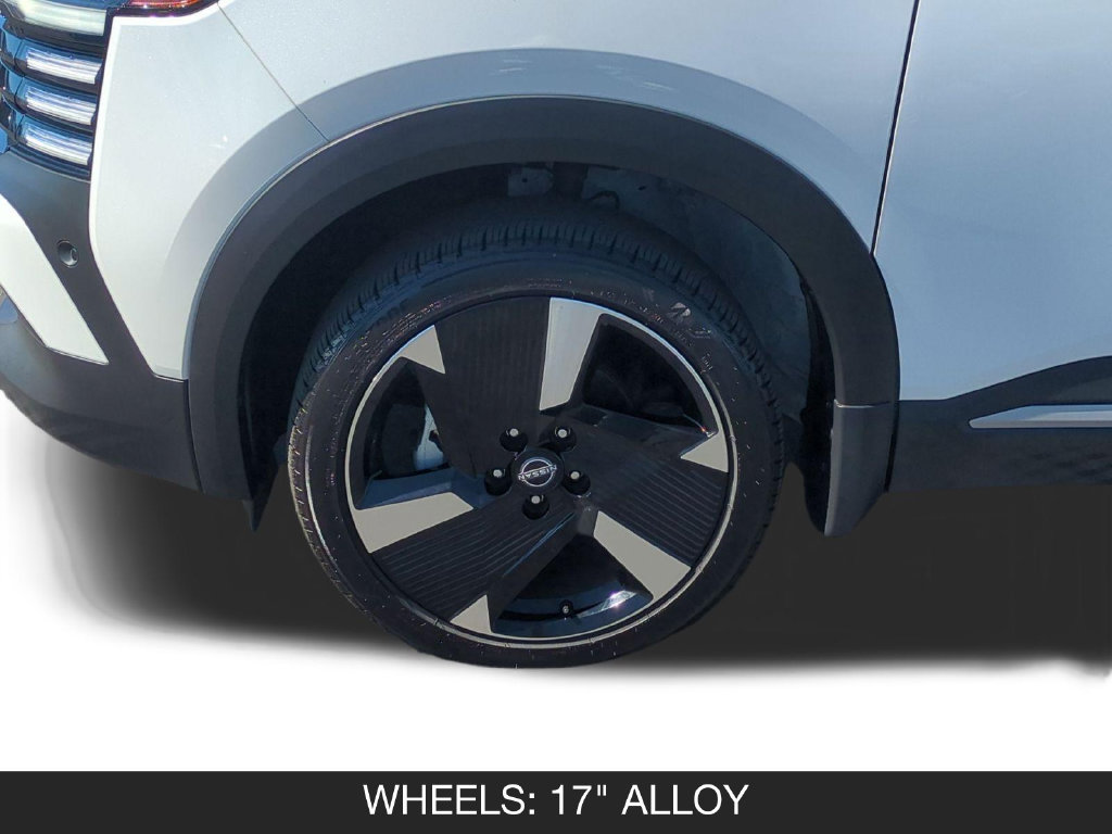 Used 2025 Nissan Kicks SR FWD image 11
