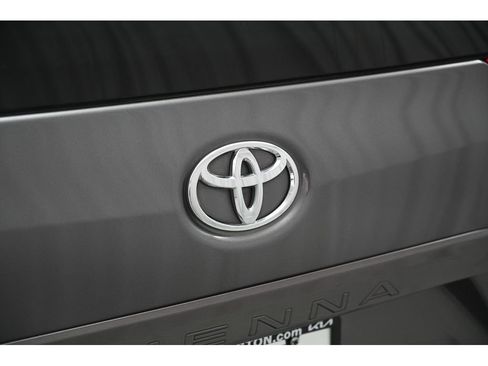 Used 2018 Toyota Sienna XLE image 54