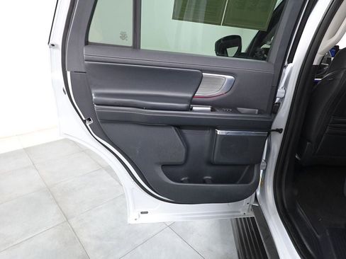 Certified 2025 Ford Expedition Platinum AWD/4WD image 24