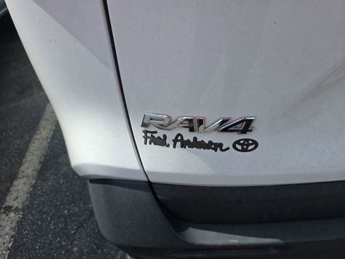 Used 2019 Toyota RAV4 LE image 9