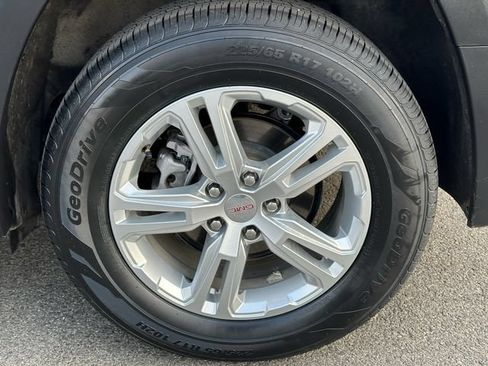 Used 2024 GMC Terrain SLE AWD/4WD image 31