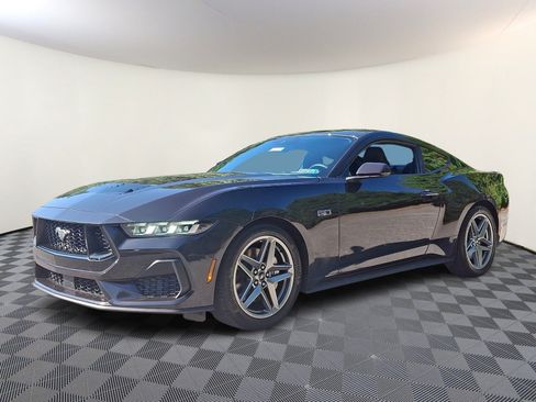 Used 2024 Ford Mustang GT RWD image 3