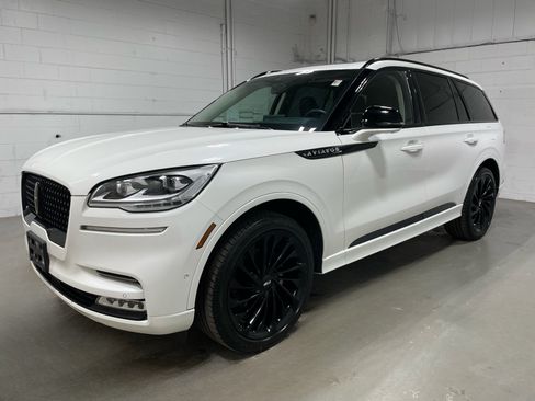 Used 2024 Lincoln Aviator Reserve w/ Equipment Group 201A AWD/4WD image 1