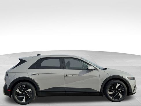 New 2026 Hyundai Ioniq 5 SEL image 3