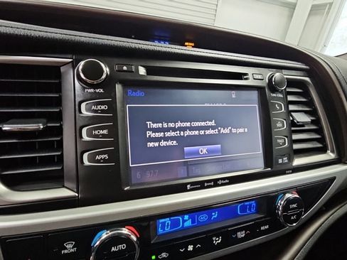 Used 2016 Toyota Highlander XLE FWD image 14