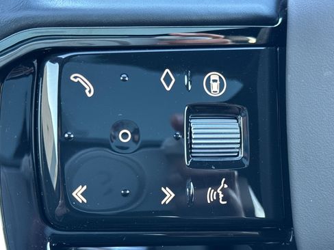 Certified 2025 Land Rover Range Rover Velar Dynamic SE image 28