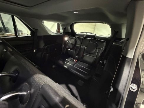 Used 2021 Ford Explorer Limited w/ Equipment Group 301A AWD/4WD image 16