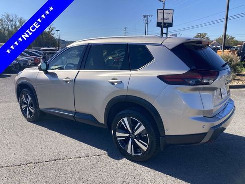 Used 2024 Nissan Rogue SL FWD image 6