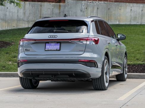 Used 2025 Audi Q4 e-tron Premium Plus w/ Premium Plus AWD/4WD image 4