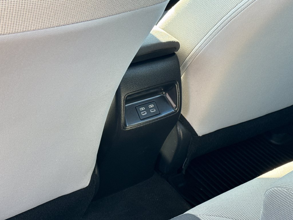 Used 2025 Toyota Corolla LE FWD image 38