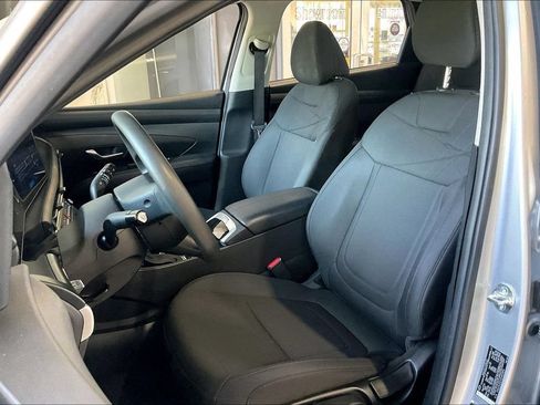 Used 2025 Hyundai Tucson SE FWD image 3