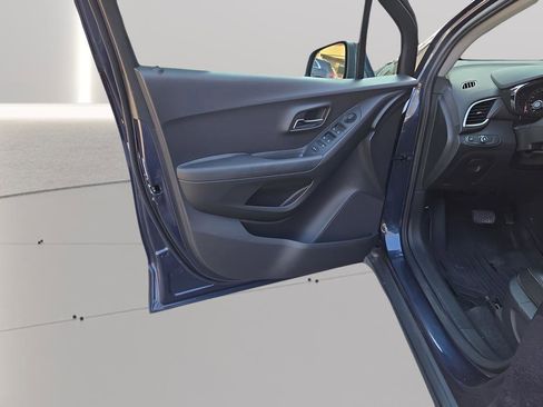 Used 2018 Chevrolet Trax LT w/ Driver Confidence Package image 18