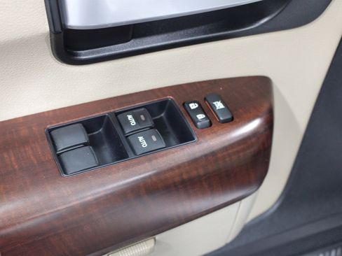 Used 2014 Toyota Sequoia Platinum image 7