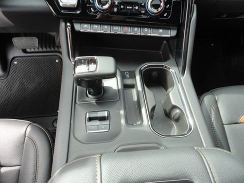 Used 2022 GMC Sierra 1500 AT4 w/ AT4 Premium Package image 7