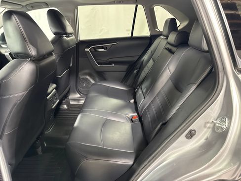 Used 2019 Toyota RAV4 XLE Premium w/ Cold Weather Package FWD image 5