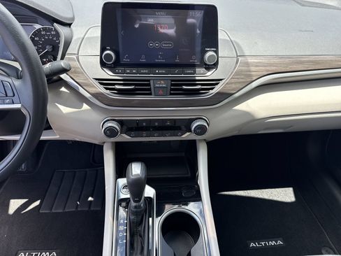 Used 2024 Nissan Altima 2.5 SV FWD image 27