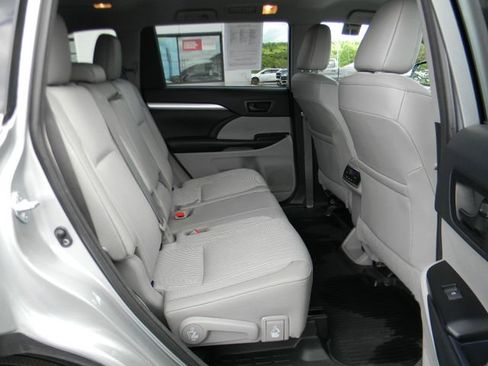 Used 2018 Toyota Highlander Plus AWD/4WD image 23