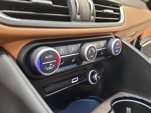 Used 2020 Alfa Romeo Giulia Ti w/ Quick Order Package 22X Lusso image 27