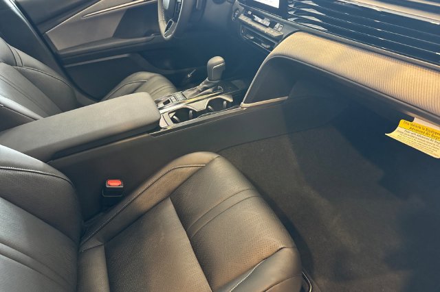 Used 2026 Toyota Camry SE w/ Convenience Package FWD image 17