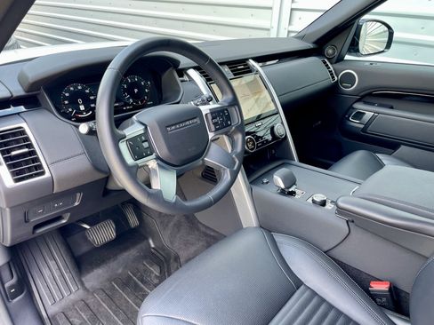 Certified 2025 Land Rover Discovery S AWD/4WD image 13