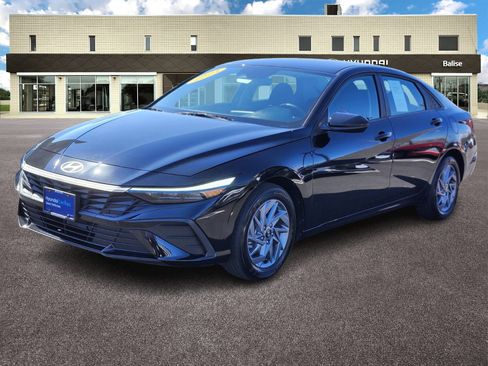 Certified 2024 Hyundai Elantra Blue FWD image 7