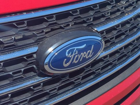 Used 2023 Ford Explorer XLT w/ Equipment Group 202A AWD/4WD image 30