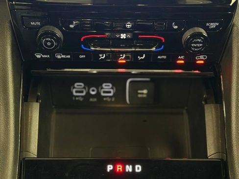 Used 2023 Jeep Grand Cherokee L Laredo AWD/4WD image 38
