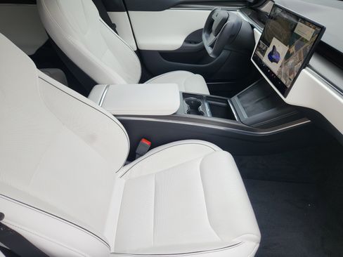 Used 2022 Tesla Model S Plaid image 14