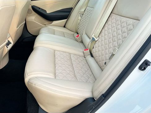 Used 2022 Nissan Maxima Platinum w/ Sport Mat Group FWD image 26
