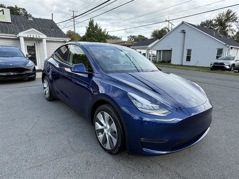 Used 2022 Tesla Model Y Long Range image 7