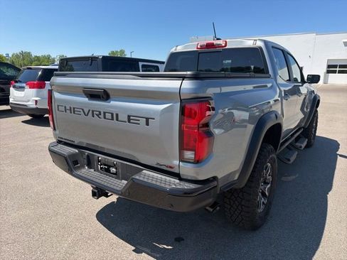 Used 2025 Chevrolet Colorado ZR2 w/ Technology Package AWD/4WD image 10