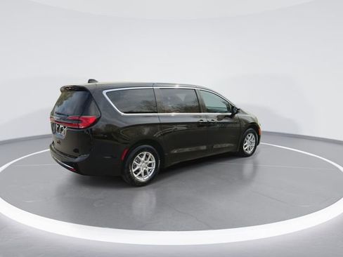 New 2026 Chrysler Pacifica Select image 8