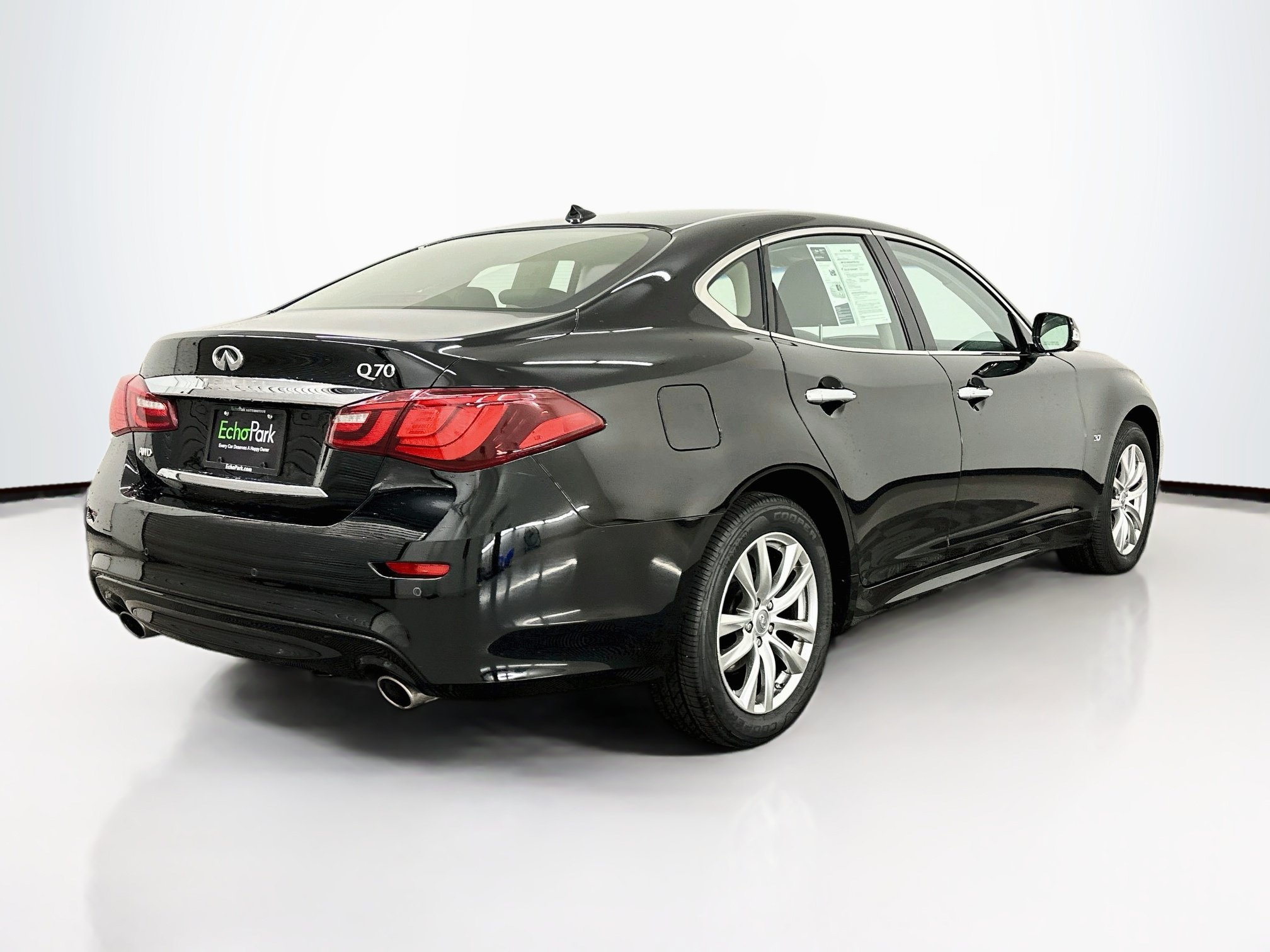 Used 2018 INFINITI Q70 Luxe AWD/4WD image 9
