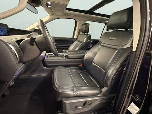 Used 2025 Ford Expedition Platinum AWD/4WD image 9