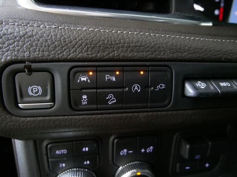 Used 2021 GMC Yukon Denali w/ Denali Ultimate Package image 19