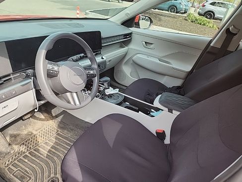 Used 2025 Hyundai Kona SEL image 13