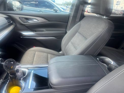 Used 2024 Chevrolet Traverse LT w/ Trailering Package FWD image 8